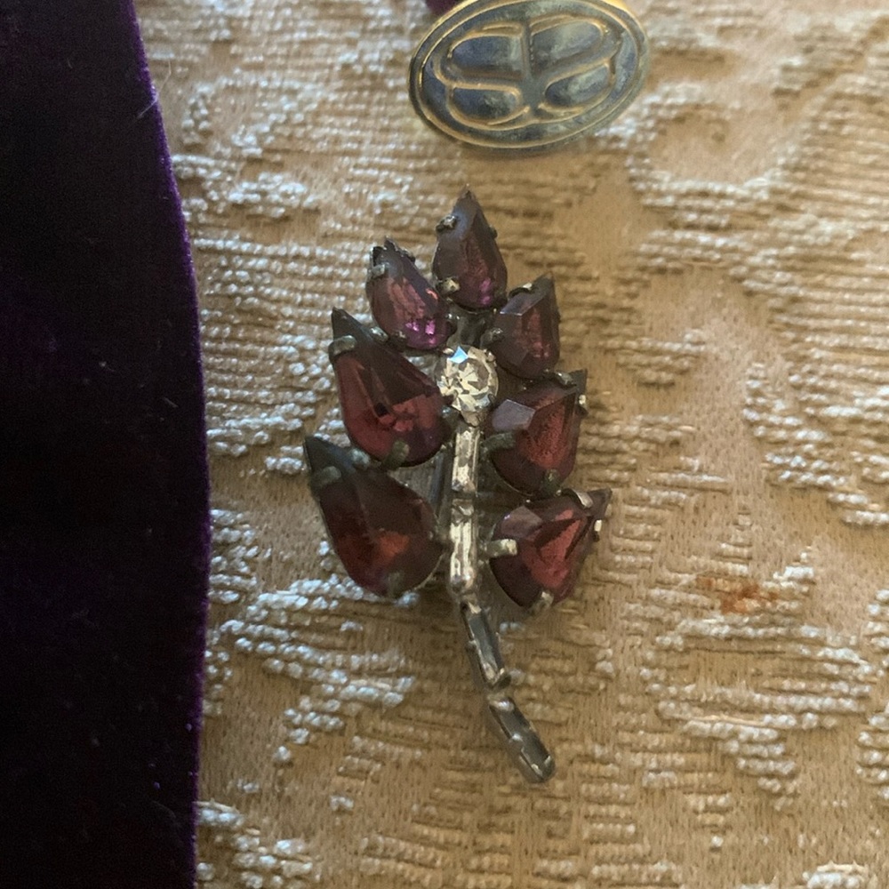 Jewelry - Picture 1 of 4